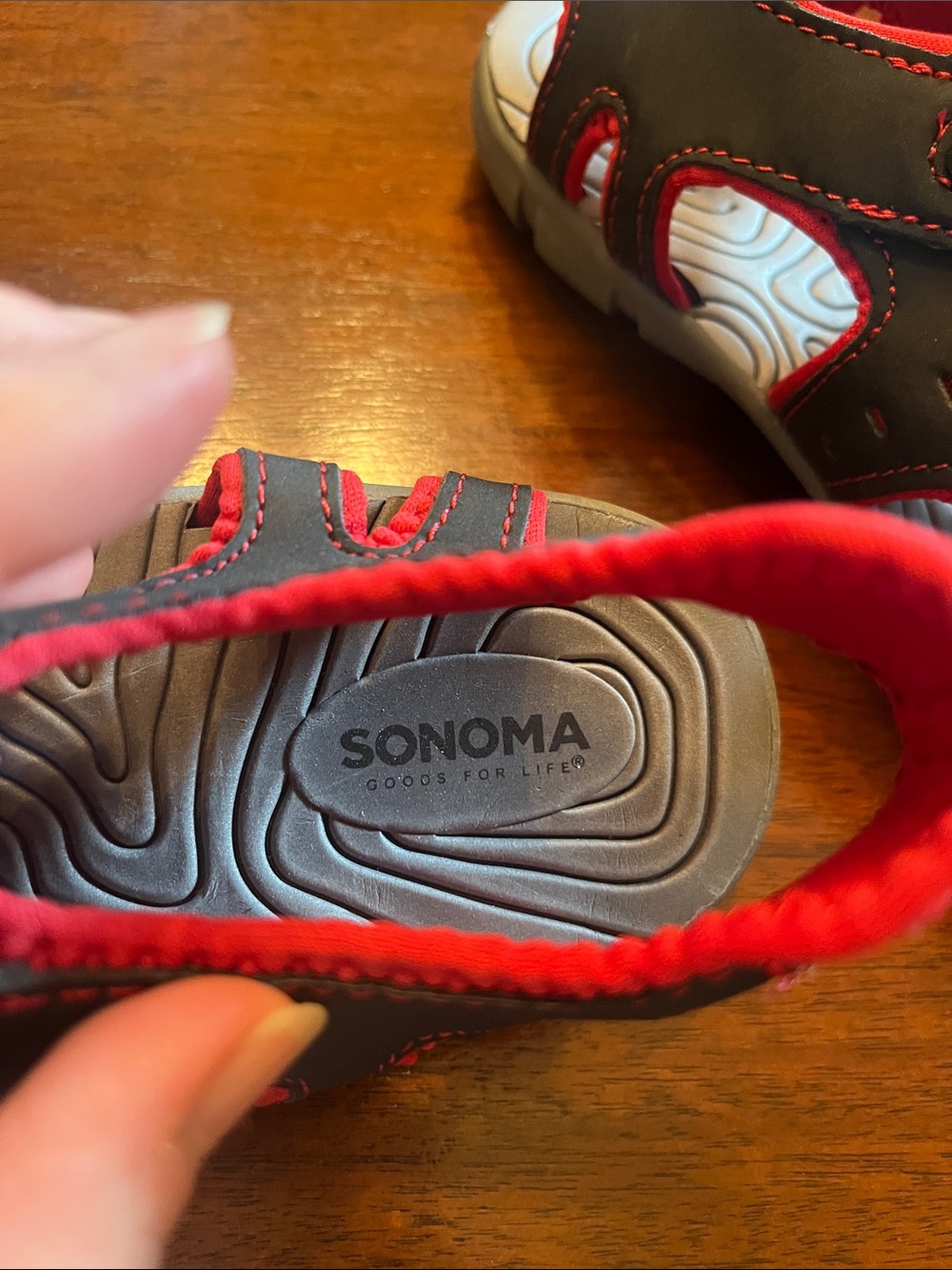 Sonoma youth 4 Kids Red and Black Water friendly sandals Shoes with Toggle Lace - Picture 9 of 9